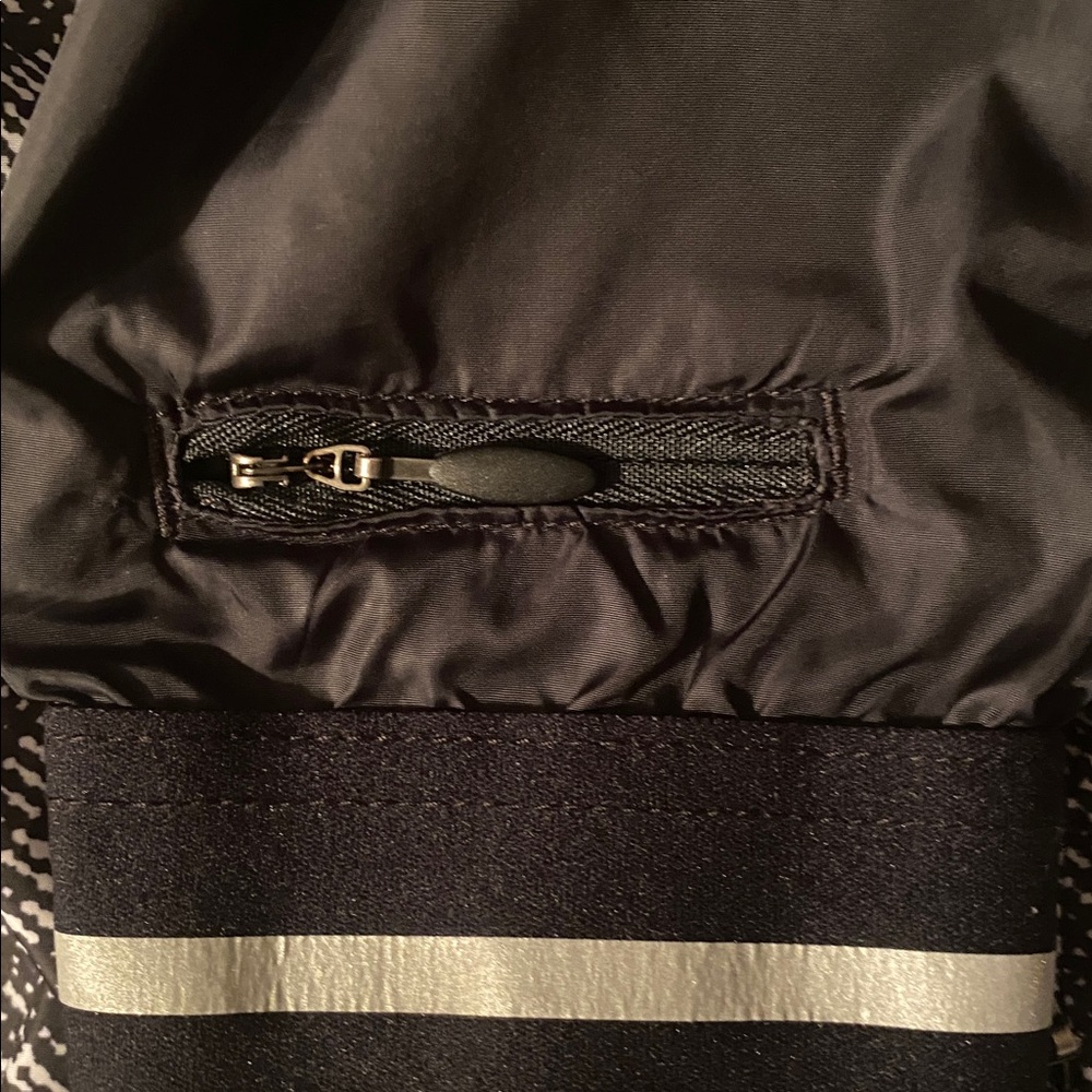 Under Armour storm wind breaker excellent condition size small - Picture 10 of 11